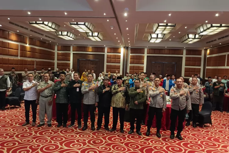 peran-ormas-dan-potmas-dalam-menjaga-kamtibmas,-polresta-banyuwangi-gelar-fgd-2025