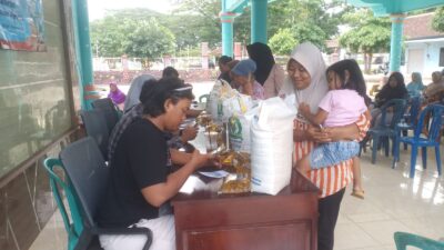 bajulmati-salurkan-beras-dan-minyak-untuk-385-warga