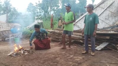 desa-sidowangi-banyuwangi-disapu-angin-kencang:-30-kepala-keluarga-terdampak-bencana,-satu-rumah-roboh