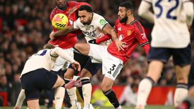 manchester-united-gigit-jari-di-old-trafford,-lima-laga-tanpa-kemenangan-–-times-banyuwangi