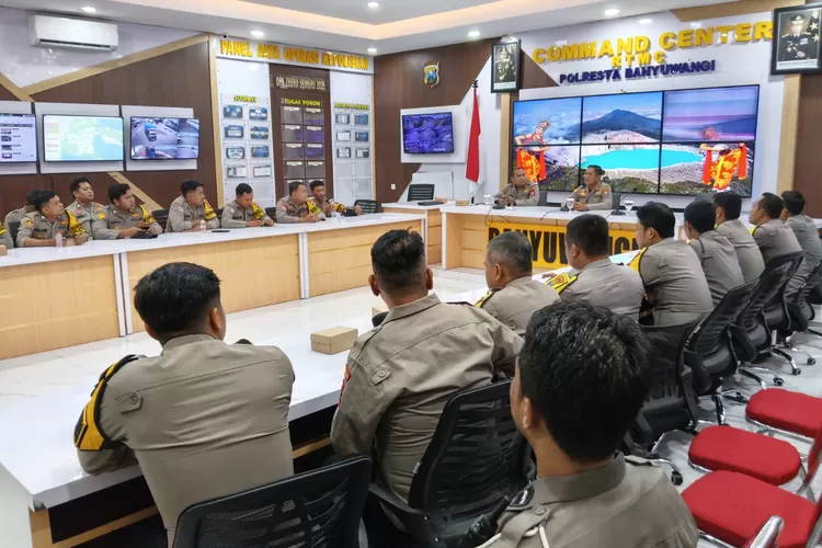 polresta-banyuwangi-gelar-anev-bhabinkamtibmas-untuk-pengamanan-nataru-2025