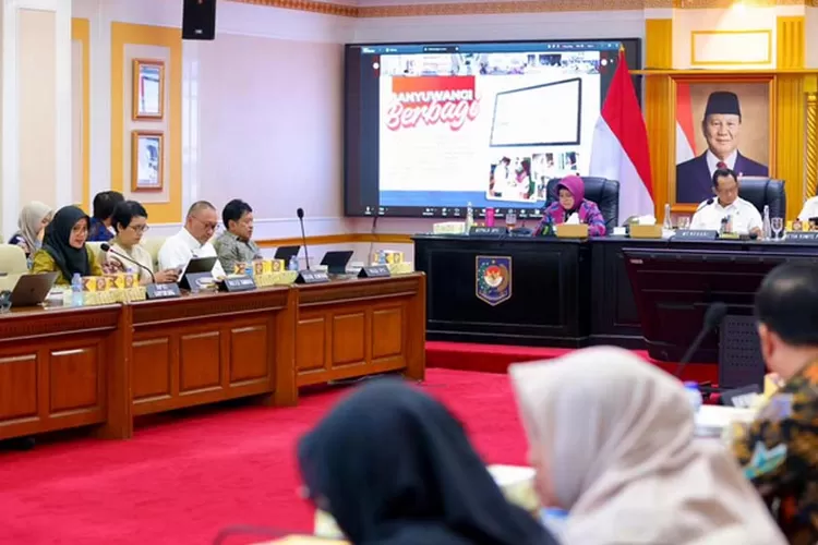 digitalisasi-bansos-nasional-dimulai-dari-banyuwangi,-bupati-ipuk-jadi-rujukan-kemendagri