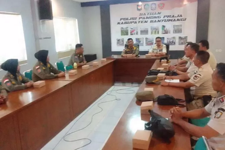 satpol-pp-banyuwangi-jadi-pusat-koordinasi-regional-berantas-suplai-rokok-ilegal-dari-jember