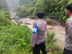 Pekerja Pemecah Batu Hanyut Diterjang Arus Sungai Badeng, Banyuwangi