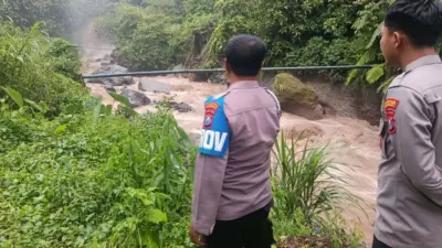 pekerja-pemecah-batu-hanyut-diterjang-arus-sungai-badeng,-banyuwangi