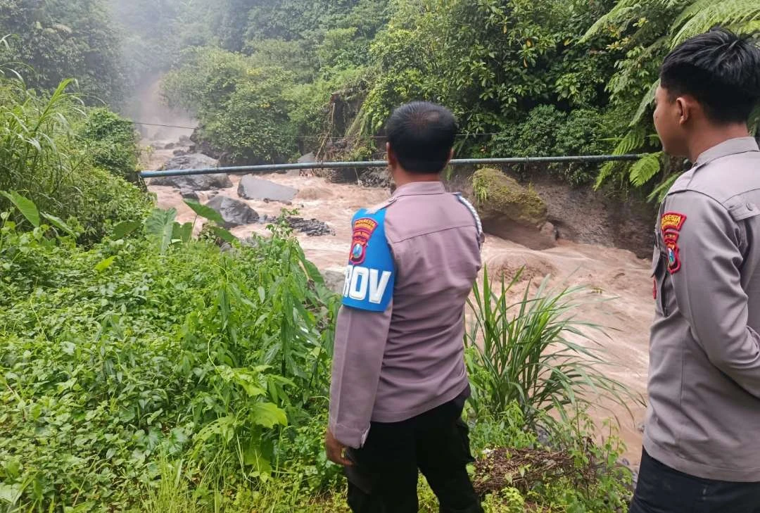pekerja-pemecah-batu-hanyut-diterjang-arus-sungai-badeng,-banyuwangi