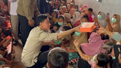 wapres-gibran-tinjau-lokasi-banjir-bandang-di-tapanuli-selatan,-pastikan-distribusi-bantuan-dasar-berjalan-lancar