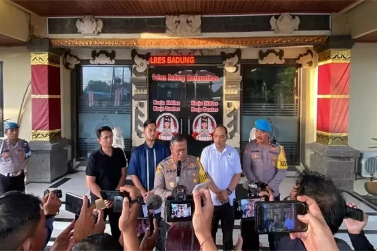 polres-badung-gerebek-studio-konten-dewasa-di-bali:-18-wna-diamankan,-aktris-hot-inggris-ikut-terjaring