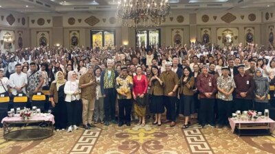 soul-conference-2025-resmi-dibuka-di-banyuwangi:-wabup-mujiono-dan-ganjar-pranowo-hadir,-ribuan-praktisi-energi-gelar-meditasi-massal-untuk-indonesia