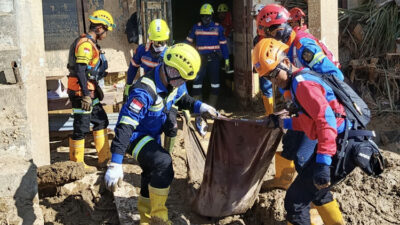 peduli-kemanusiaan,-pt-bumi-suksesindo-kirim-tim-ert-ke-korban-bencana-banjir-tapanuli-selatan-–-times-banyuwangi