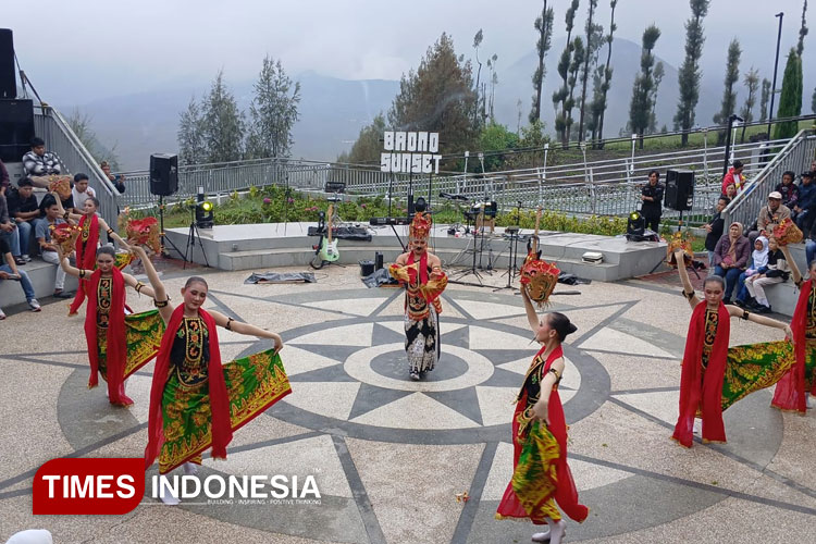 sesi-ke-9,-bromo-sunset-&-culture-terbang-go-international-–-times-banyuwangi