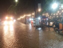 Malam Minggu Ambyar, PKL RTH Bajulmati Tumbang Diguyur Hujan Deras