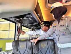 Polresta Banyuwangi Gelar Ramp Check Armada Bus, Fokus Sistem Rem Demi Keselamatan Nataru
