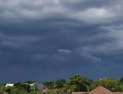 BMKG: Hujan dan Petir Mengintai Wilayah Barat hingga Timur Indonesia – TIMES Banyuwangi