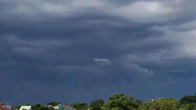 bmkg:-hujan-dan-petir-mengintai-wilayah-barat-hingga-timur-indonesia-–-times-banyuwangi