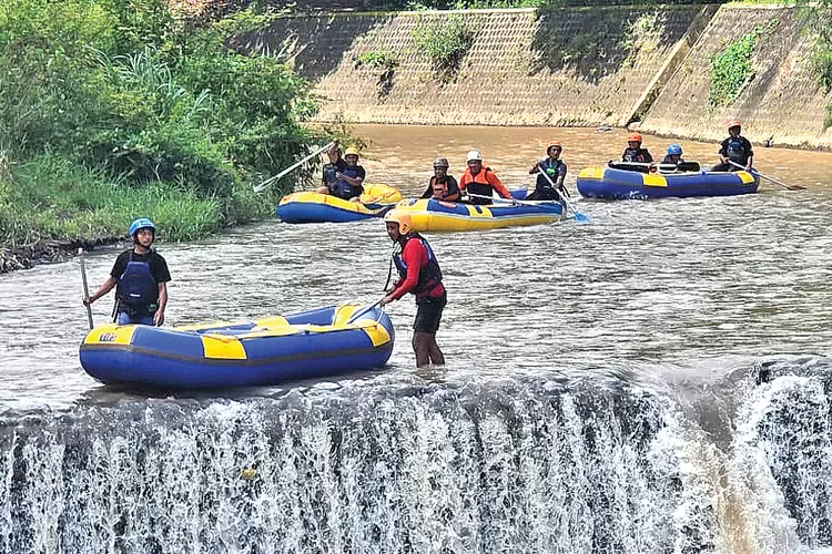 hari-ketiga-pencarian-ponirin-hanyut-di-sungai-badeng,-area-dicari-hingga-pantai-blimbingsari-banyuwangi