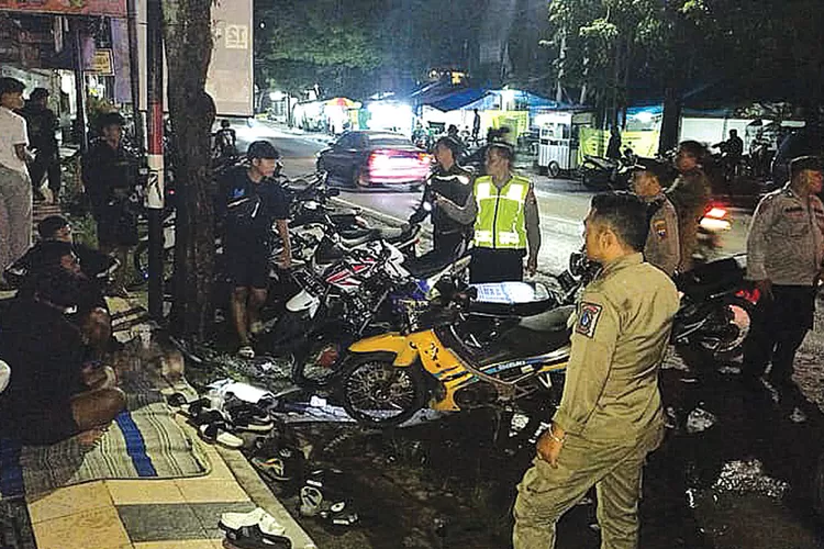 polisi-tertibkan-remaja-berknalpot-brong-di-gambiran-banyuwangi,-10-pelajar-dibina-dan-dipulangkan