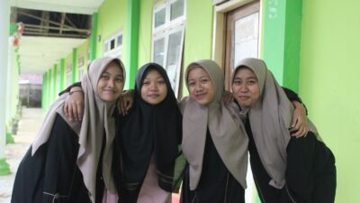 kelas-takhossus-bahasa-arab-putri-ponpes-al-muhibbin-borong-prestasi-nasional