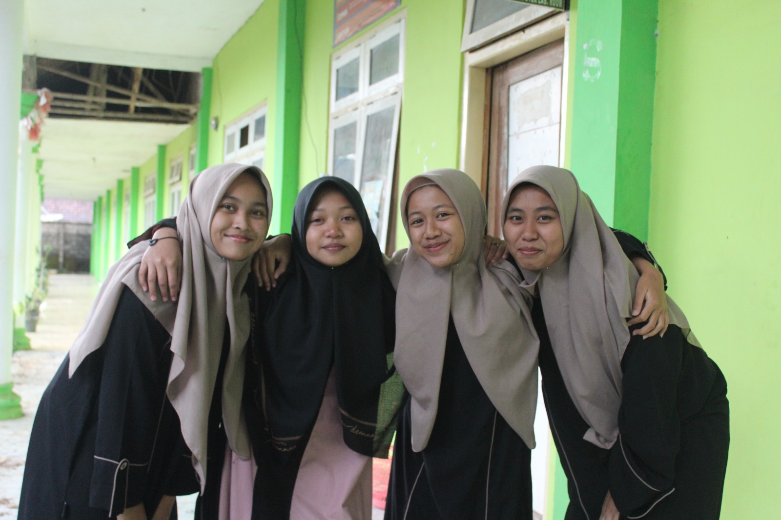 kelas-takhossus-bahasa-arab-putri-ponpes-al-muhibbin-borong-prestasi-nasional