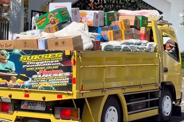 pemkab-cianjur-kirim-dua-ton-beras-dan-ratusan-juta-rupiah-untuk-korban-bencana-sumatera-–-times-banyuwangi