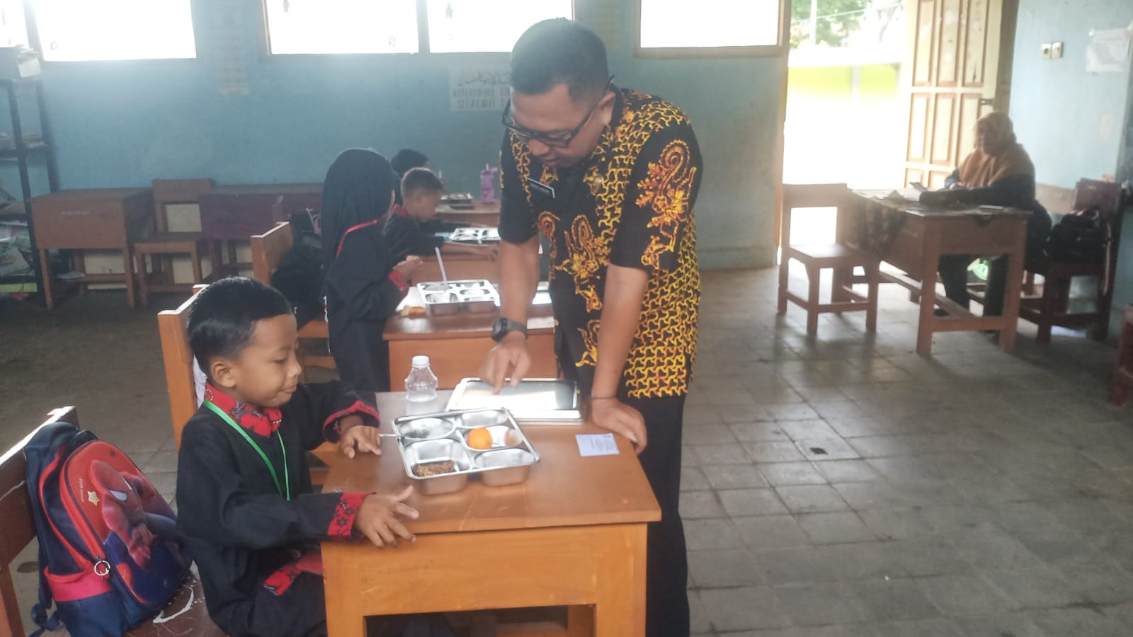 dapat-mbg,-siswa-sdn-1-alasrejo-makin-semangat-sekolah,-tak-lagi-mau-bolos