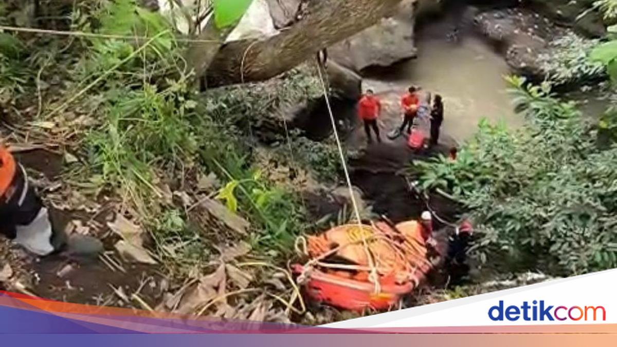 ponirin-korban-hanyut-di-sungai-badeng-ditemukan-tewas-terhimpit-batu