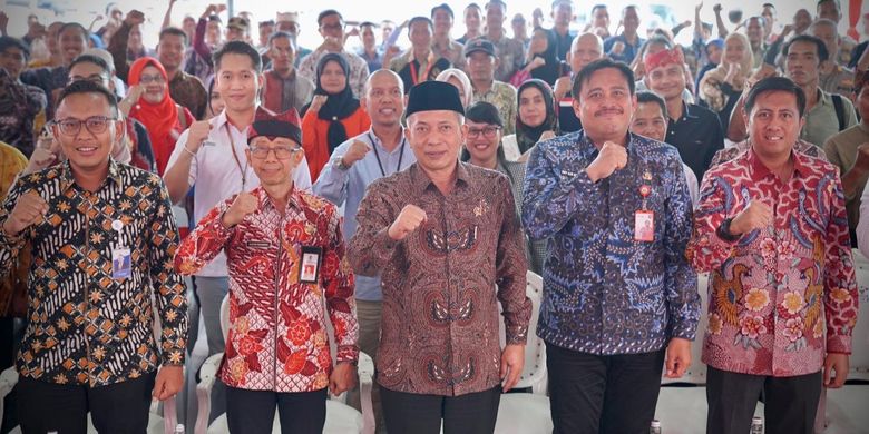 dorong-kedaulatan-ekonomi-desa,-menkop-puji-kopkel-merah-putih-tukangkayu