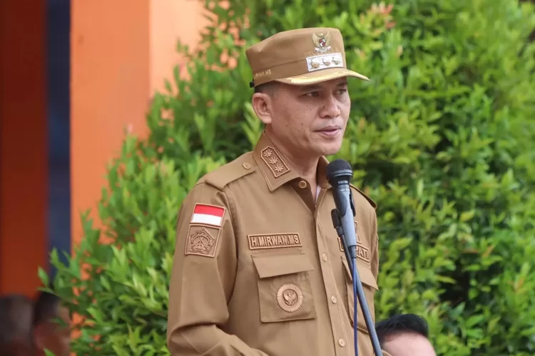 pergi-umrah-saat-bencana,-mirwan-ms-terancam-dicopot,-ini-mekanisme-hukumnya