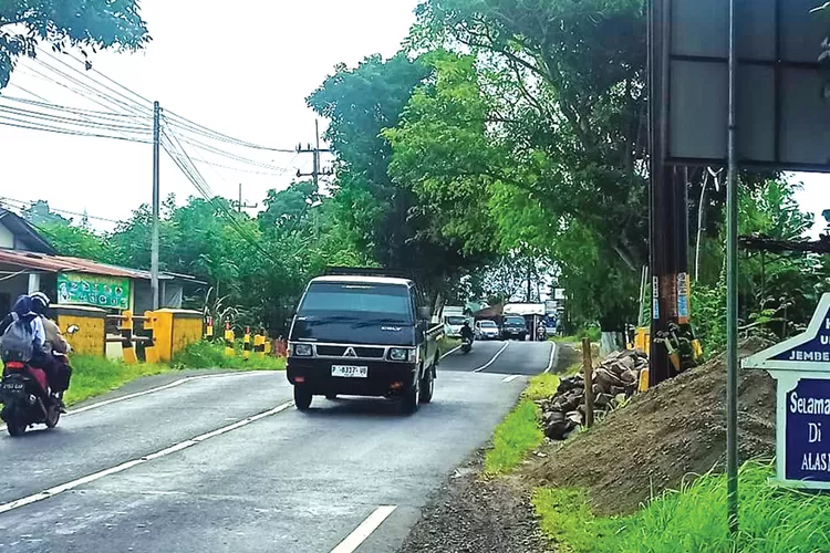 jembatan-pohblembem-singojuruh-banyuwangi-mulai-direhabilitasi,-jalur-wonorokso–rogojampi-ditutup-total-13-hari