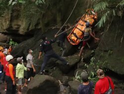 Jenazah Pemecah Batu Hanyut di Sungai Badeng Songgon Ditemukan Tersangkut Batu Besar di Gladag Rogojampi