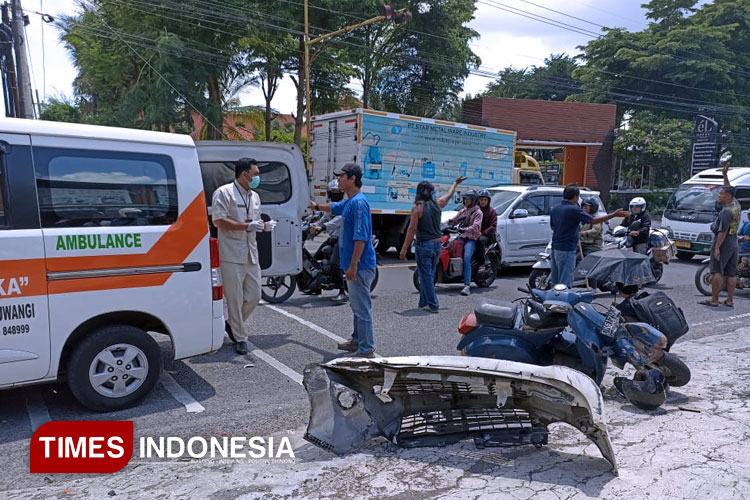 truk-tabrak-mobil-dan-sepeda-motor-di-banyuwangi,-korban-dilarikan-ke-rs-–-times-banyuwangi