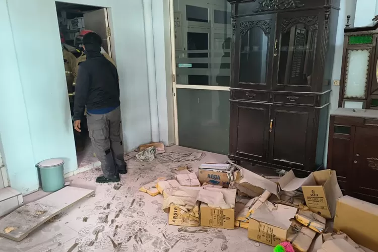 ruang-arsip-dpmd-banyuwangi-nyaris-terbakar,-diduga-korsleting-listrik-picu-asap-pekat