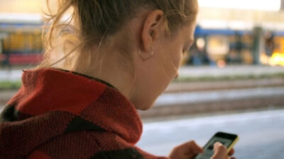 australia-pelopori-dunia-larang-anak-di-bawah-16-tahun-bermedsos-–-times-banyuwangi