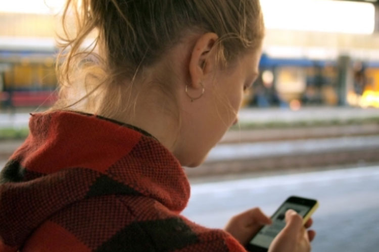 australia-pelopori-dunia-larang-anak-di-bawah-16-tahun-bermedsos-–-times-banyuwangi