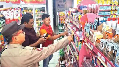 minimarket-di-genteng-banyuwangi-disatroni-pencuri,-aksi-terekam-cctv-dan-kini-diburu-polisi