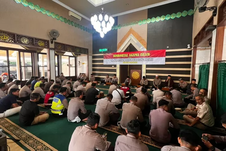 binrohtal-polresta-banyuwangi,-upaya-membangun-integritas-dan-profesionalisme-anggota-polri