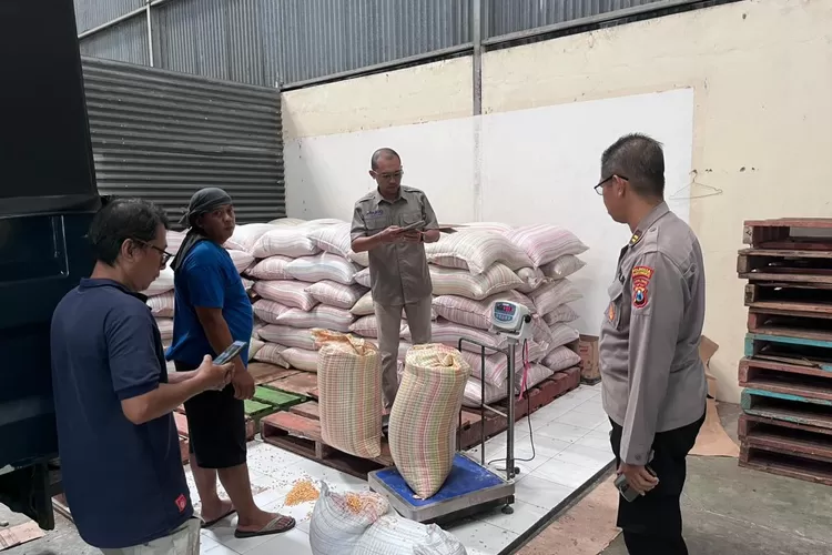 dukung-ketahanan-pangan,-polresta-banyuwangi-pastikan-setoran-jagung-aman-dan-tertib