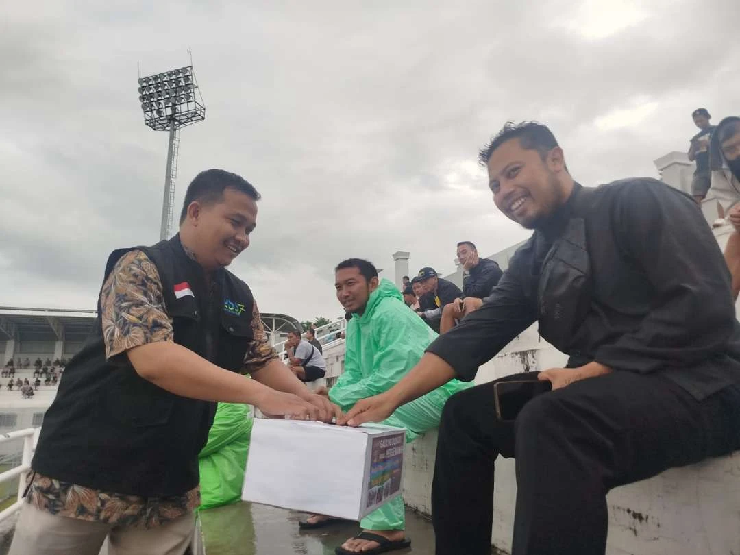 awali-putaran-liga-4-jatim,-persewangi-galang-dana-untuk-korban-bencana-di-aceh-dan-sumatra
