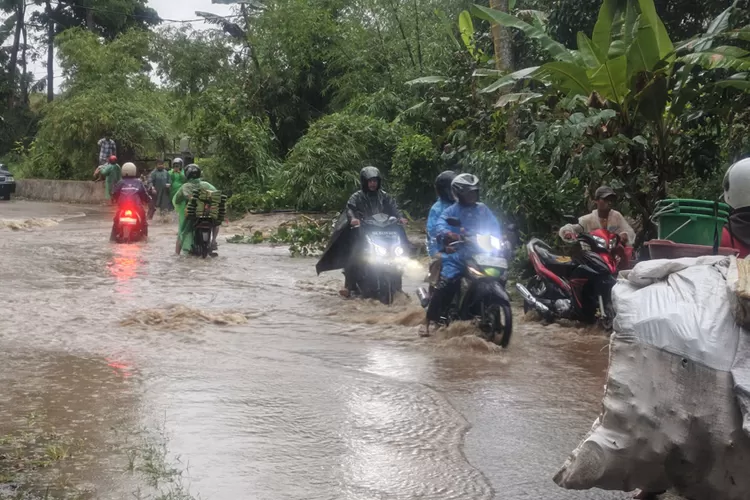bupati-ipuk-tegaskan-pengawasan-ketat-pembangunan-di-kawasan-geopark-ijen-untuk-cegah-bencana