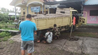 sudah-jatuh-tertimpa-tangga,-batako-ditolak-proyek-kdmp:-sopir-merugi-hingga-truk-nyemplung-selokan