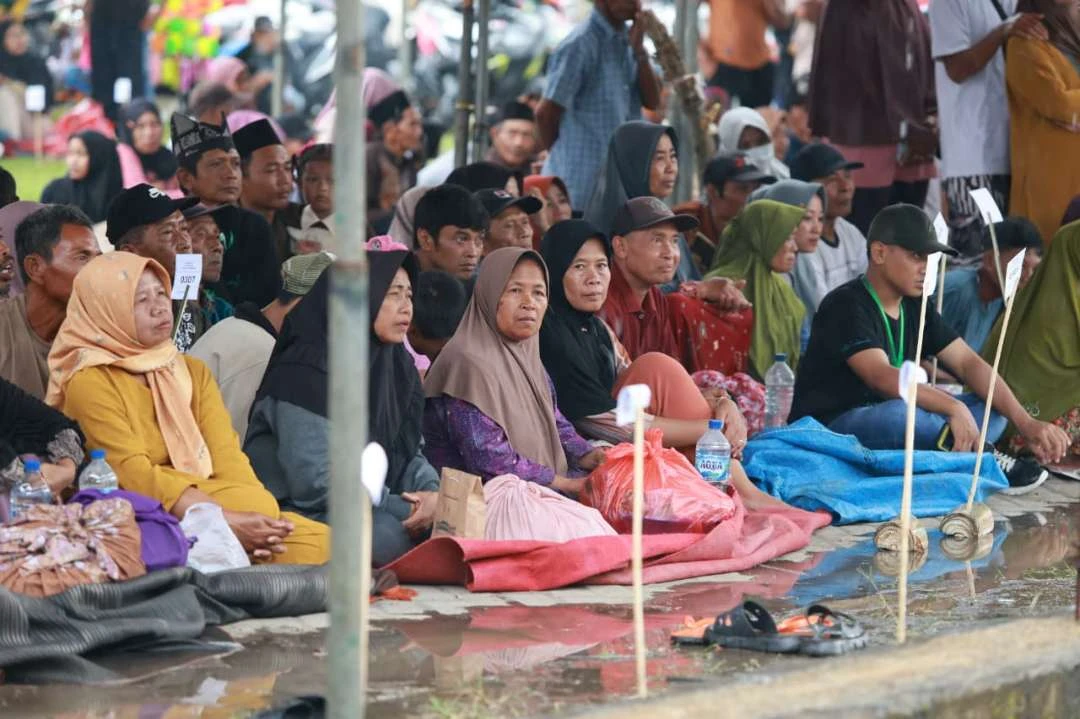 terima-sertifikat-tora,-warga-desa-temurejo-banyuwangi-gelar-kenduri-sedekah-bumi-ingkung-sewu