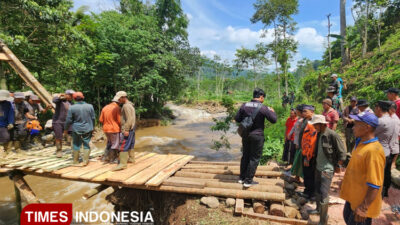 gercep-pulihkan-akses,-dua-jembatan-darurat-di-kedaton-tiris-probolinggo-terhubung-lagi-–-times-banyuwangi