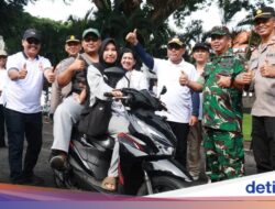 Beruntungnya Warga Banyuwangi Menang Motor di Undian Sipundiwangi