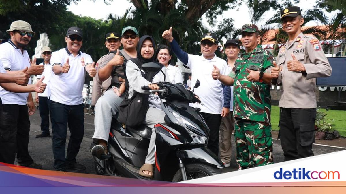 beruntungnya-warga-banyuwangi-menang-motor-di-undian-sipundiwangi