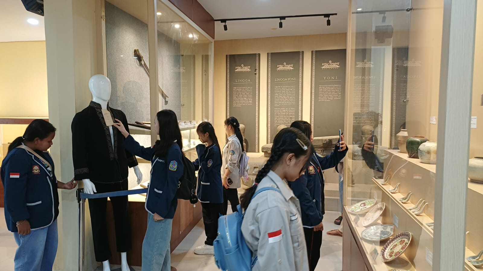 jurnalis-remaja-smpn-2-rogojampi-,-lakukan-pembelajaran-di-luar-kelas-ke-museum-blambangan