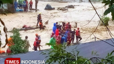 cuaca-ekstrem-picu-banjir-di-kota-padang,-warga-nanggalo-dan-pauh-mengungsi-–-times-banyuwangi