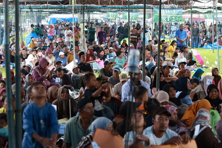 terima-sertifikat-tora,-ribuan-warga-di-banyuwangi-gelar-kenduri-ingkung-sewu