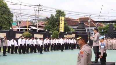 kapolresta-banyuwangi-pimpin-apel-jam-pimpinan,-tekankan-kesiapan-operasi-lilin-2025