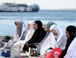 Gubernur Khofifah Setuju, 33 Ahli Waris Korban KMP Tunu Akhirnya Terima SK Santunan