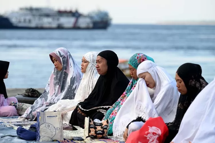 gubernur-khofifah-setuju,-33-ahli-waris-korban-kmp-tunu-akhirnya-terima-sk-santunan